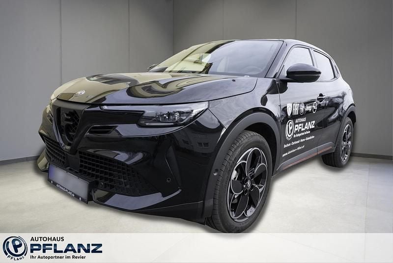 Schwarz Gebraucht 2024 Alfa Romeo Junior Edizione Speciale SUV | 34.950 € (Fairer Preis) - Bild 1/4