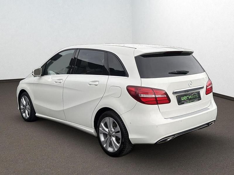 Gebraucht Mercedes B250 Style 211 PS (155 kW) 2018 Weiss (metallic) Van / Kleinbus