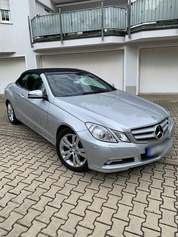 Silber Gebraucht 2010 Mercedes E250 Cabrio | 15.900 € (Teuer) - Bild 1/4