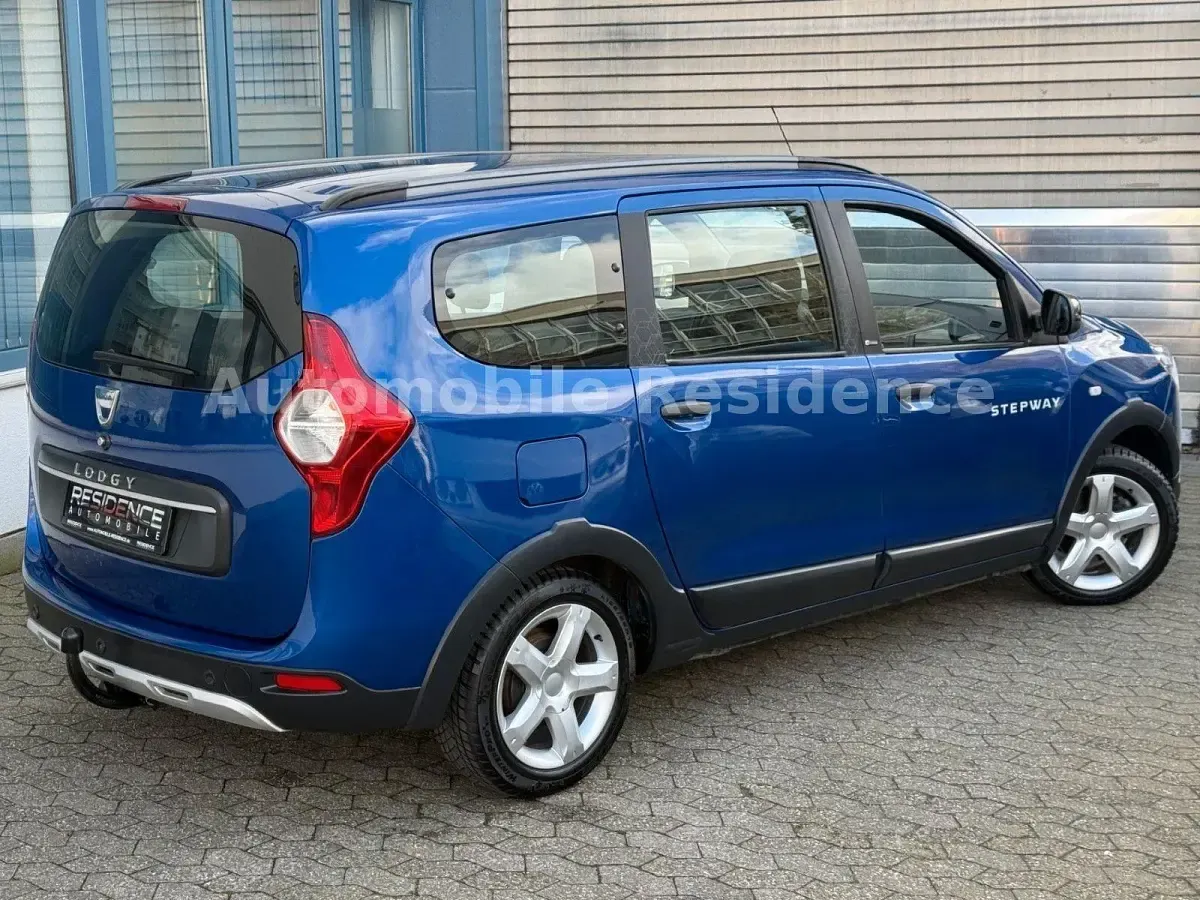 Gebraucht Dacia Lodgy Stepway 131 PS (96 kW) 2020 Blau Van / Kleinbus