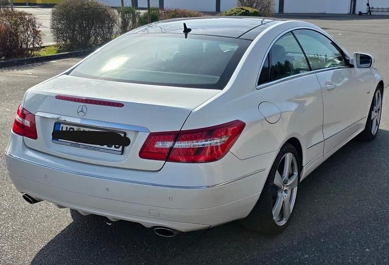 Gebraucht Mercedes E350 231 PS (169 kW) 2009 Weiß Coupé