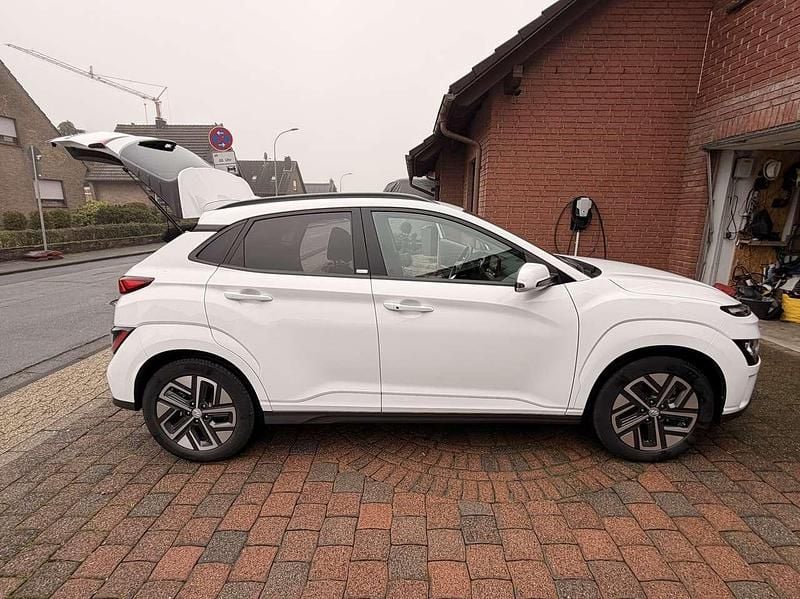 Gebraucht Hyundai Kona Trend 100 kW (136 PS) 2021 Weiß SUV