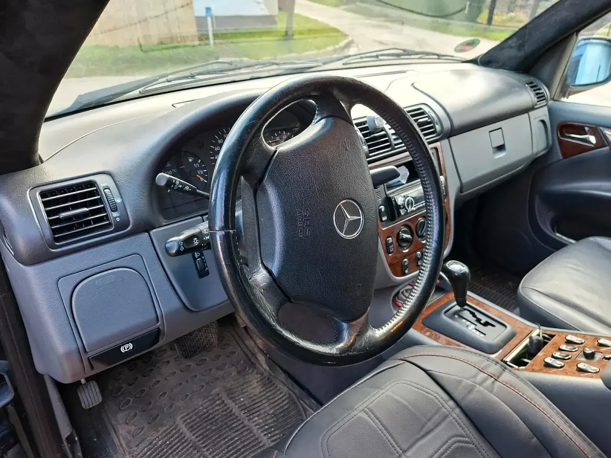 Gebraucht Mercedes ML320 221 PS (162 kW) 2026 Schwarz SUV