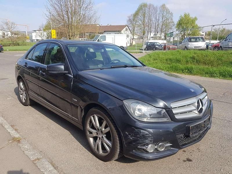 Schwarz Gebraucht 2011 Mercedes C250 Limousine | 5.700 € (Superpreis) - Bild 1/4