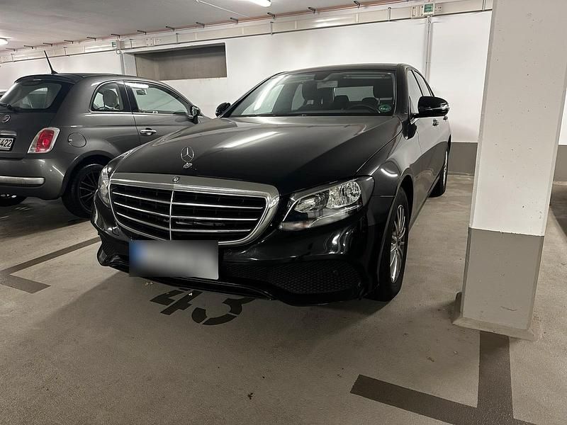 Usado Mercedes E220 194 HP (142 kW) 2016 Preto Sedan