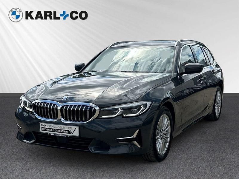 Grau Gebraucht 2022 BMW 330e Luxury Line Kombi | 33.998 € (Etwas zu teuer) - Bild 1/4