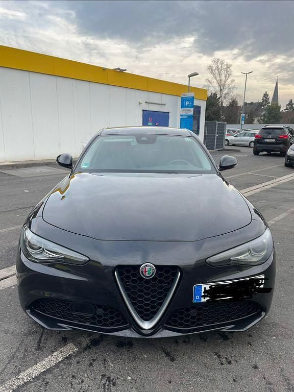 Gebraucht Alfa Romeo Giulia Sprint 200 PS (147 kW) 2017 Schwarz Limousine