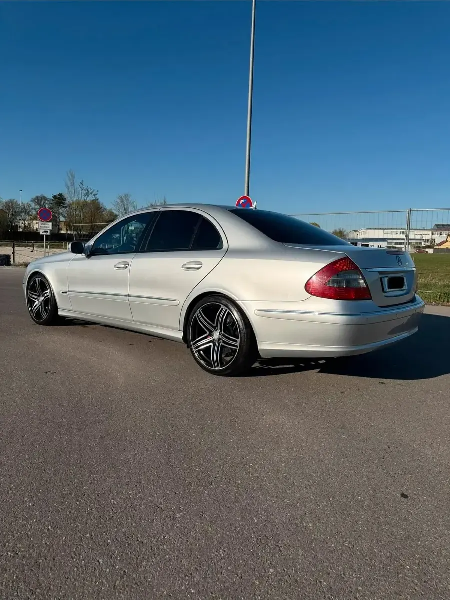 Gebraucht Mercedes E320 224 PS (164 kW) 2006 Silber Limousine