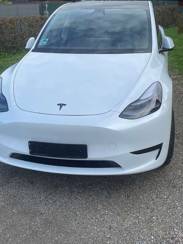 Weiß Gebraucht 2024 Tesla Model Y RWD SUV | 37.250 € (Fairer Preis) - Bild 1/4