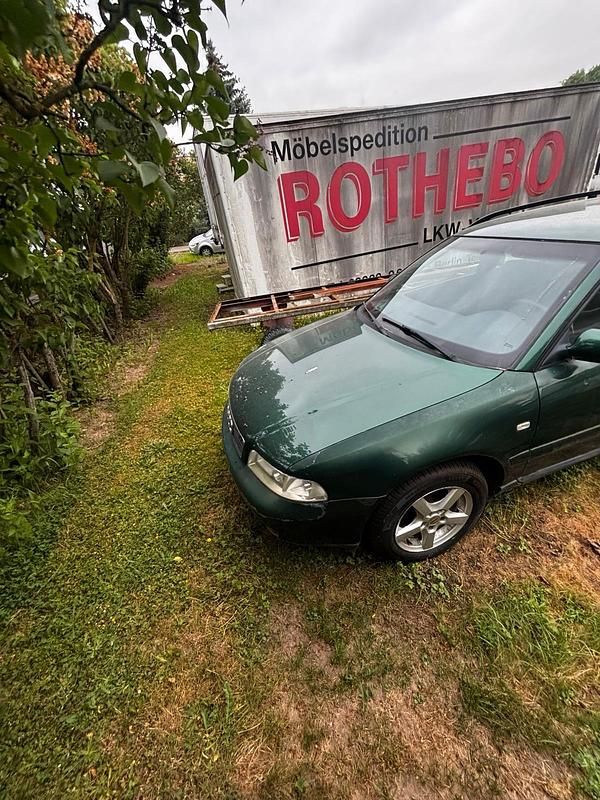 Grün Gebraucht 1999 Audi A4 Kombi | 2.300 € (Fairer Preis) - Bild 1/4