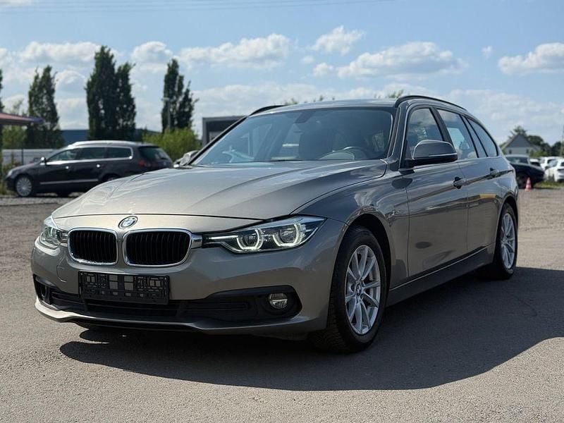Silber Gebraucht 2017 BMW 320 Efficient Dynamics Limousine | 10.500 € (Superpreis) - Bild 1/4