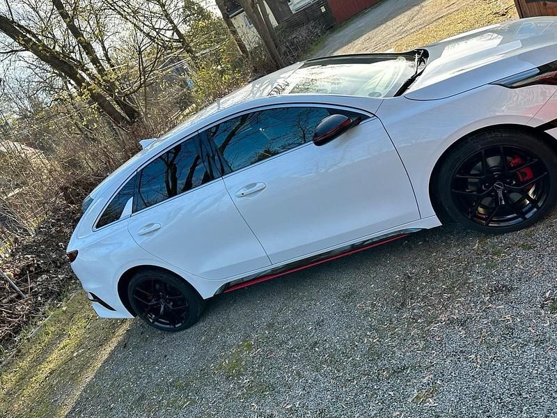Gebraucht Kia ProCeed GT 204 PS (150 kW) 2024 Weiß Kombi