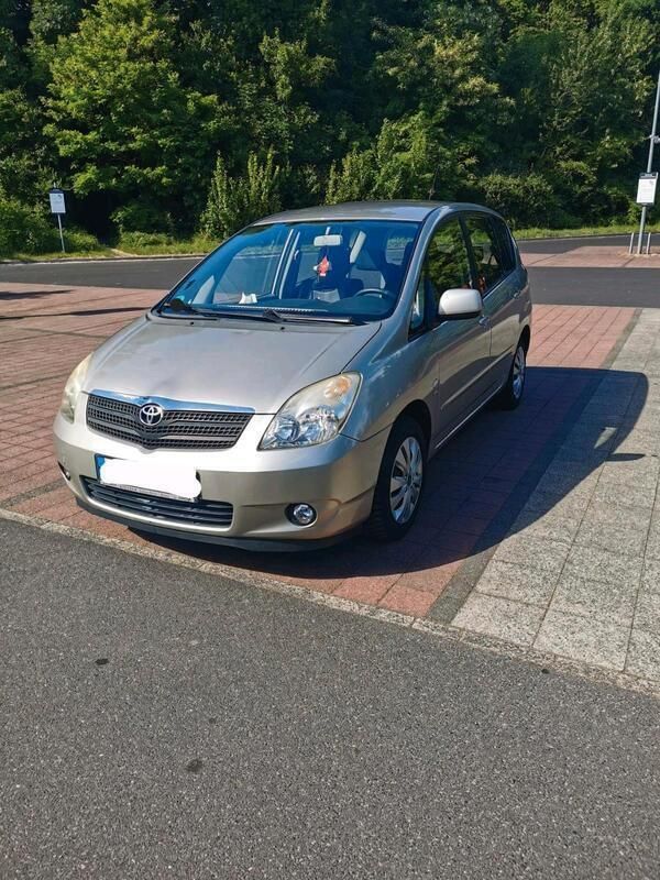 Grau Gebraucht 2003 Toyota Corolla Verso Van / Kleinbus | 2.850 € (Fairer Preis) - Bild 1/4