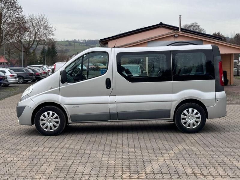 Gebraucht Renault Trafic 114 PS (83 kW) 2013 Silber Van / Kleinbus