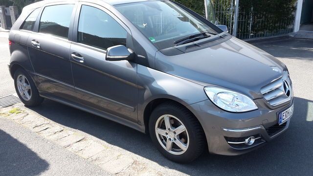 Grau metallic Gebraucht 2010 Mercedes B160 Sport Van / Kleinbus | 10.900 € - Bild 1/4