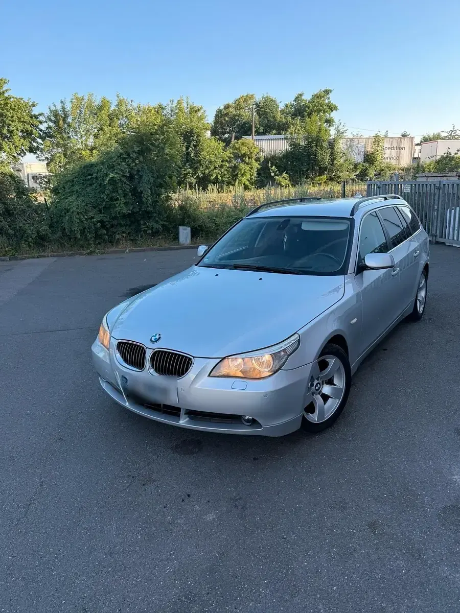 Gebraucht BMW 523 177 PS (130 kW) 2006 Silber Kombi