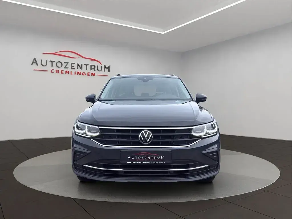 Gebraucht VW Tiguan 200 PS (147 kW) 2022 Grau SUV