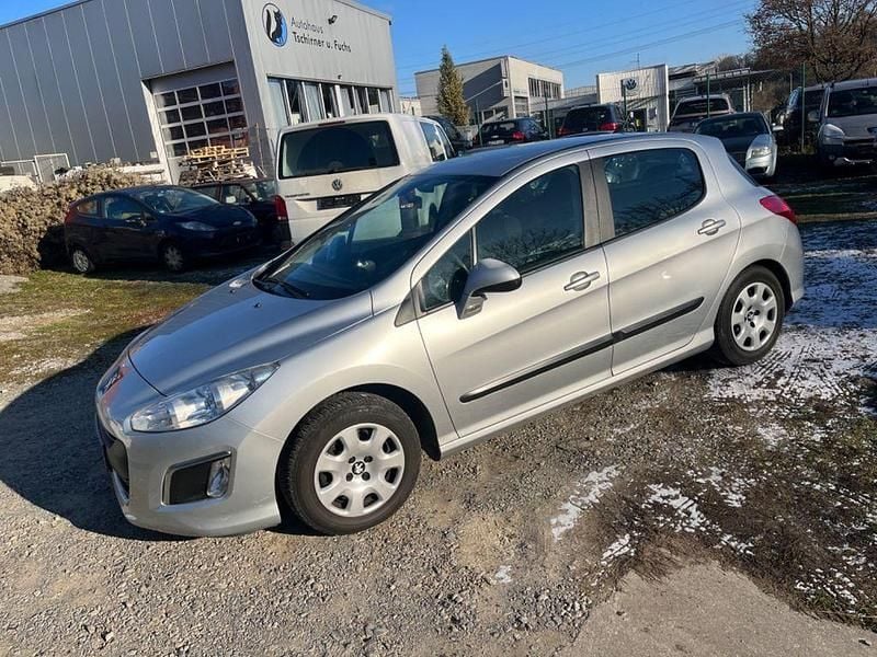 Grau Gebraucht 2011 Peugeot 308 Tendance Limousine | 3.390 € (Fairer Preis) - Bild 1/4