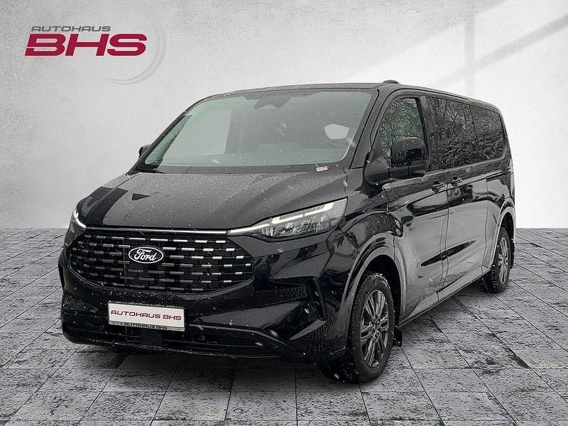 Obsidianschwarz metallic (schwarz) Neu 2025 Ford Tourneo Titanium Van / Kleinbus | 59.990 € (Fairer Preis) - Bild 1/4