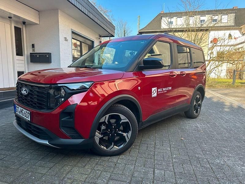 Rot Gebraucht 2024 Ford Tourneo Courier Active Van / Kleinbus | 25.700 € (Fairer Preis) - Bild 1/4