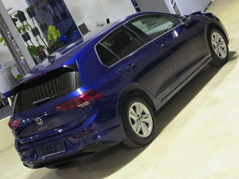 Gebraucht VW Golf VIII Life 116 PS (85 kW) 2023 Atlantic blue Limousine