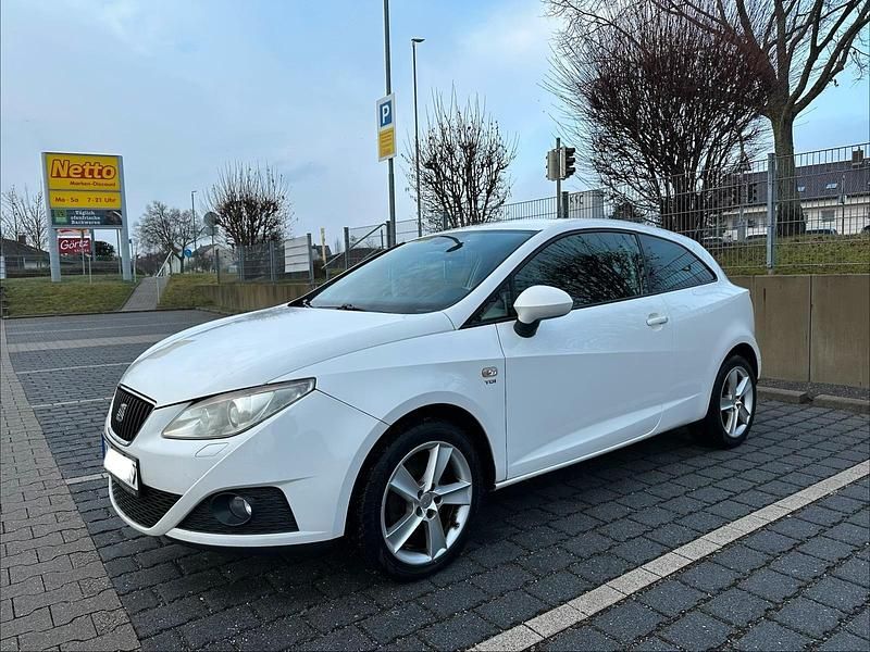Weiß Gebraucht 2011 Seat Ibiza Sport Limousine | 2.900 € (Guter Preis) - Bild 1/4