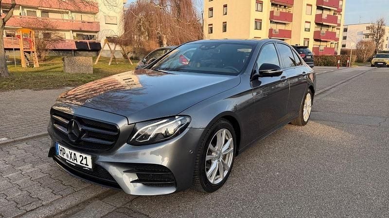 Gebraucht Mercedes E220 AMG 194 PS (142 kW) 2019 Grau Limousine