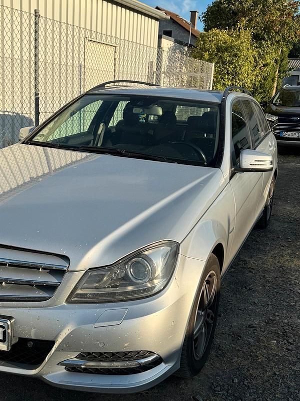 Grau Gebraucht 2011 Mercedes C200 Kombi | 3.900 € (Guter Preis) - Bild 1/4