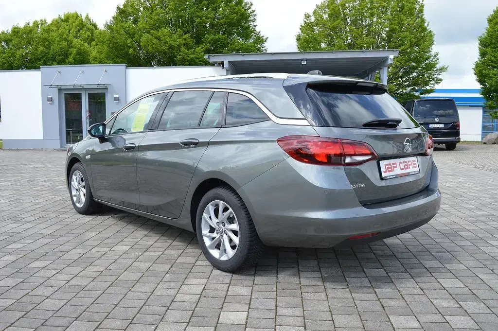 Używany Opel Astra Elegance 131 KM (96 kW) 2022 Szary Hatchback