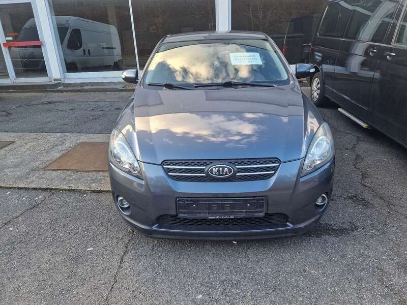 Grau Gebraucht 2010 Kia ProCeed Spirit Kleinwagen | 2.500 € - Bild 1/4