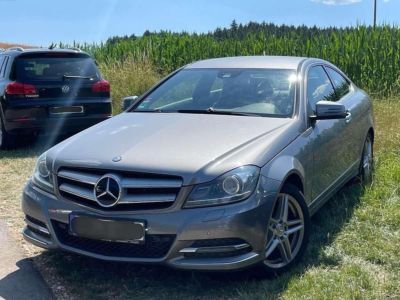 Grau Gebraucht 2013 Mercedes C250 Edition 1 Coupé | 10.950 € (Fairer Preis) - Bild 1/4