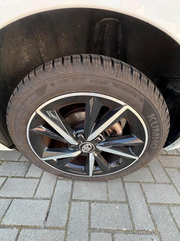 Gebraucht Toyota Auris Team 116 PS (85 kW) 2019 Weiß Kleinwagen