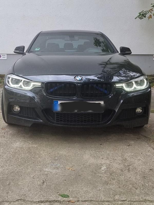Schwarz Gebraucht 2018 BMW 330e Limousine | 21.700 € (Fairer Preis) - Bild 1/4