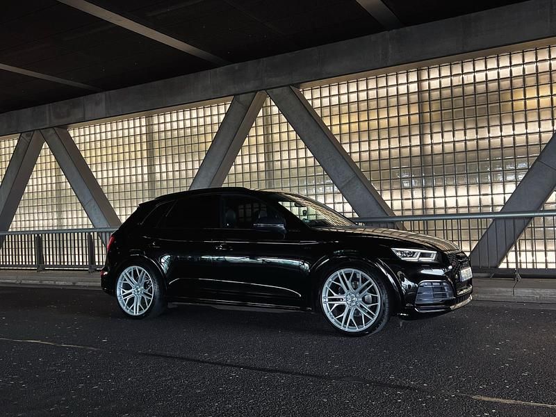 Schwarz Gebraucht 2018 Audi SQ5 Comfort SUV | 47.500 € - Bild 1/4