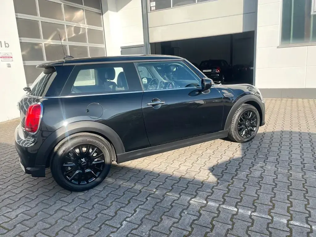Używany Mini Cooper 136 KM (100 kW) 2023 Czarny Hatchback