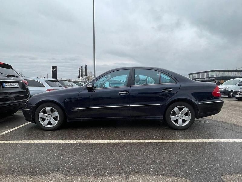 Gebraucht Mercedes E320 Avantgarde 224 PS (164 kW) 2005 Blau Limousine