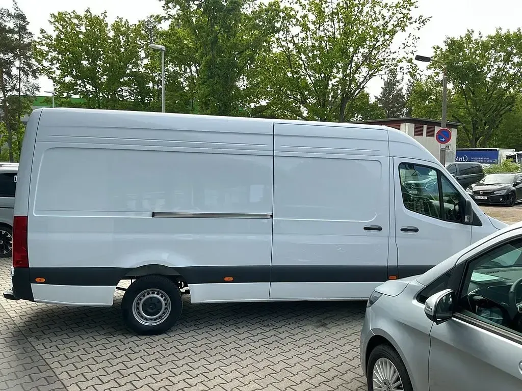 Gebraucht Mercedes Sprinter 170 PS (125 kW) 2024 Arktikweiß Van