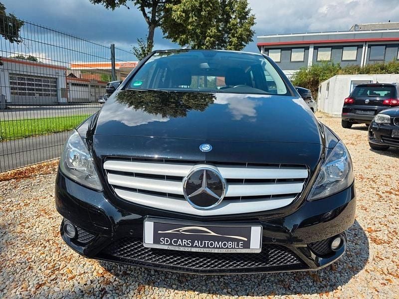 Gebraucht Mercedes B180 122 PS (89 kW) 2013 Schwarz Van / Kleinbus