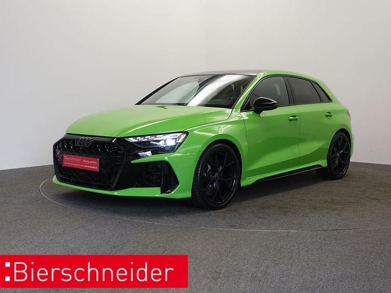 Gruen Gebraucht 2025 Audi RS3 Sportback Comfort Kleinwagen | 66.450 € (Superpreis) - Bild 1/3