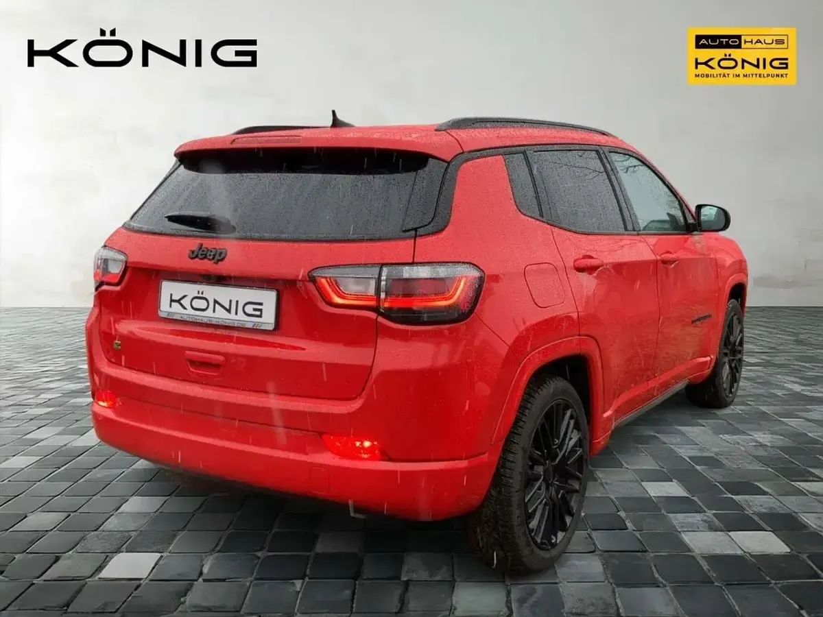 Gebraucht Jeep Compass Altitude 131 PS (96 kW) 2023 Rot SUV
