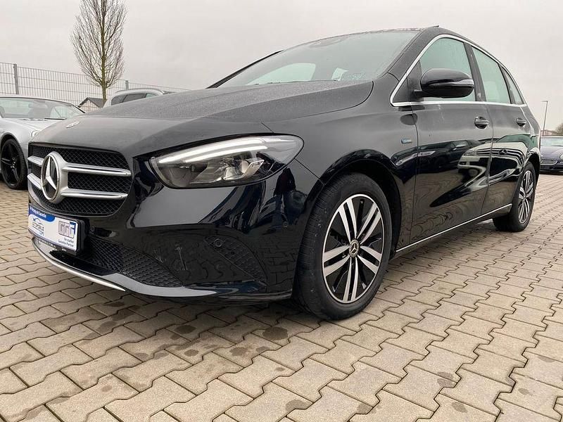 Schwarz Gebraucht 2021 Mercedes E250 Limousine | 25.300 € (Guter Preis) - Bild 1/4