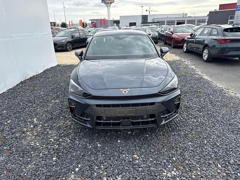Neu Cupra Leon 150 PS (110 kW) 2025 Magent grau s7s Limousine