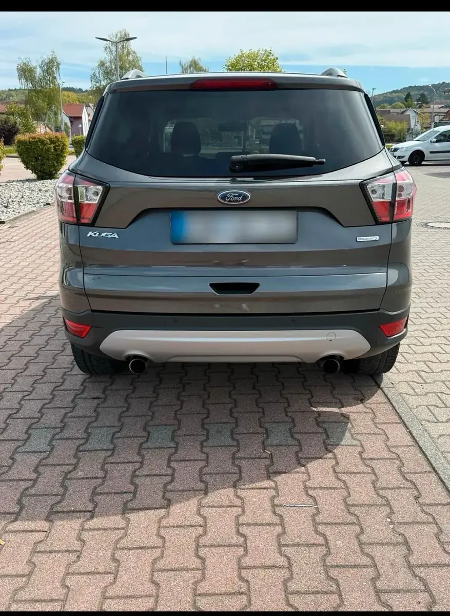 Gebraucht Ford Kuga 150 PS (110 kW) 2017 Silber SUV
