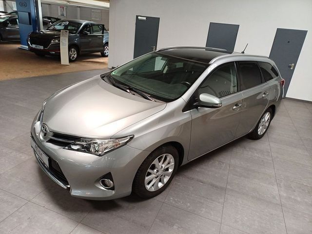 Silver metallic Gebraucht 2013 Toyota Auris Life+ Kombi | 10.950 € (Fairer Preis) - Bild 1/3