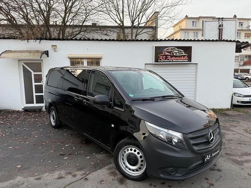 Schwarz Gebraucht 2019 Mercedes Vito Van | 18.500 € (Teuer) - Bild 1/4