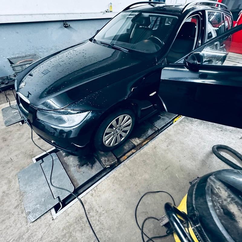 Schwarz Gebraucht 2006 BMW 320 Kombi | 2.500 € (Teuer) - Bild 1/4