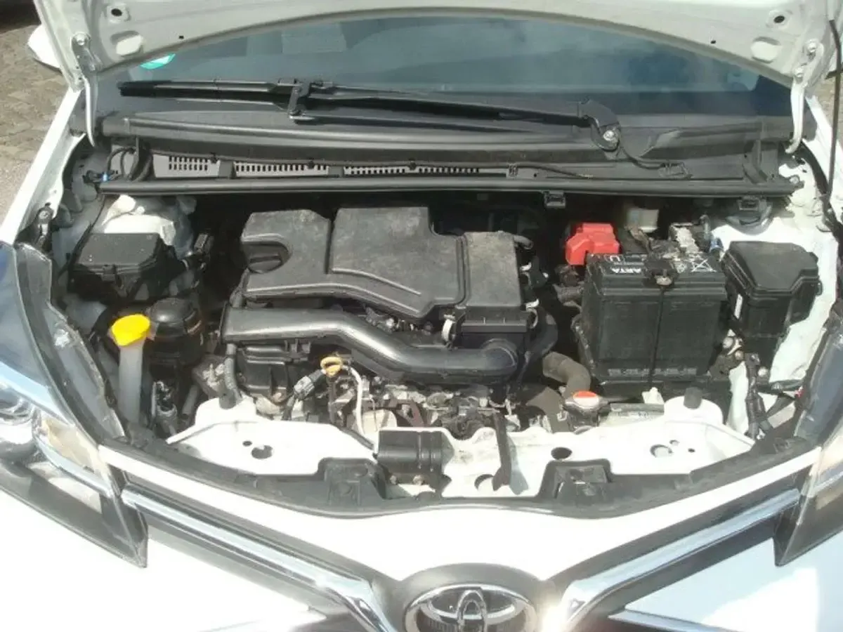 Gebraucht Toyota Yaris 69 PS (50 kW) 2016 Weiß Kleinwagen