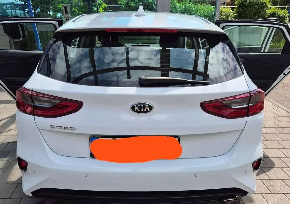 Gebraucht Kia Ceed Vision 140 PS (102 kW) 2021 Weiß Kleinwagen
