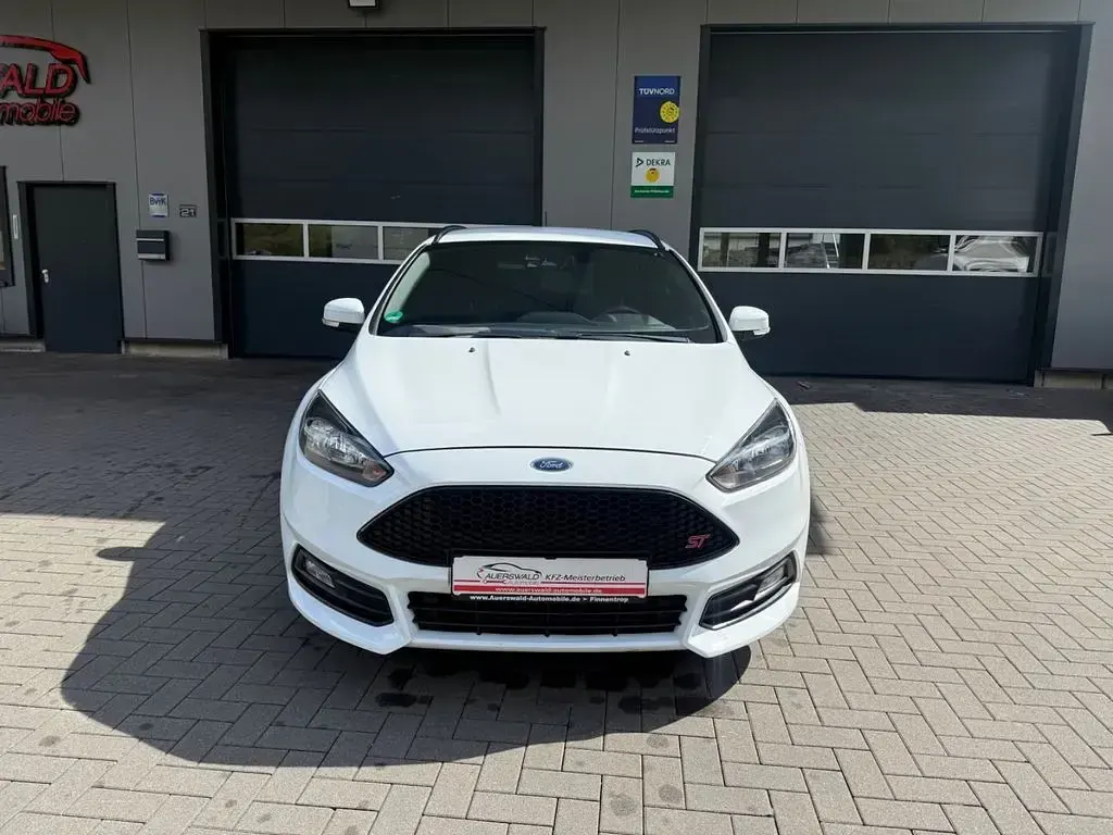 Gebraucht Ford Focus ST 185 PS (136 kW) 2018 Weiß Limousine