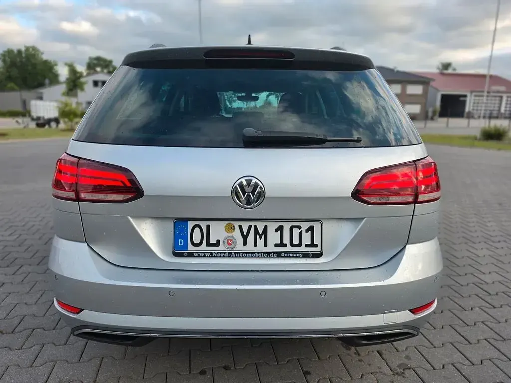 Gebraucht VW Golf VII 150 PS (110 kW) 2020 Silber Limousine